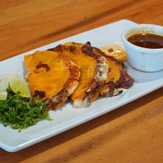 (3) Quesabirrias